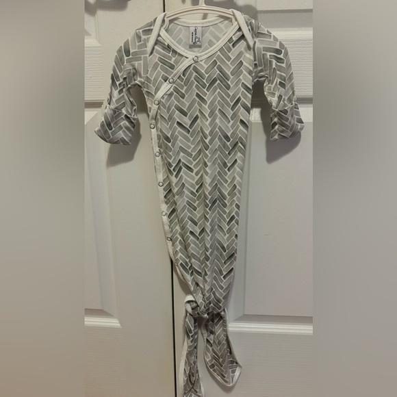 Copper Pearl newborn unisex knotted gown - Picture 1 of 5